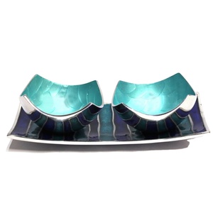 Bol de service de luxe en métal bleu au design moderne et créatif, accessoires de cuisine attrayants pour la présentation d'aliments - Product Image 1