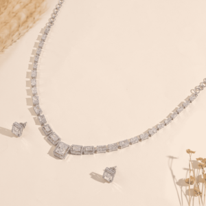 สร้อยคอเพชรเทียมทรงเรเดียนท์คัทระดับพรีเมียม ทองคำขาว ดีไซน์หรูหราสำหรับงานแต่งงานและงานเลี้ยง  เครื่องประดับชั้นดี - Product Image 2