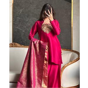 Vestido de novia de lujo Farshi Salwar con bordado Zardosi, estilo Nawabi, disponible a precio de mayorista. - Product Image 1