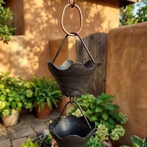 Cadena de Lluvia Decorativa de Aluminio Negro Martillado con Copas Festoneadas para Canaletas y Descenso de Agua, Decoración de Jardín Exterior - Product Image 2