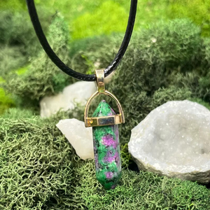 Colgante de lápiz de zoisita rubí hecho a mano, con forma para decoración del hogar, regalos y manualidades, precios al por mayor - Product Image 1