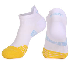 Chaussettes unisexes de haute qualité ODM OEM, design personnalisé, chaussettes de sport pour hommes, style baseball décontracté, fabriquées au Pakistan - Product Image 2