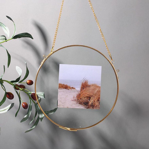 Cadre photo miniature rond en verre transparent avec bordure en laiton, qualité exceptionnelle, prix raisonnable, décoration murale, décoration florale - Product Image 1
