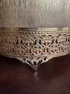 Corbeille à papier de style luxueux en métal doré et bois, avec pieds ornés et motif floral tridimensionnel, pour la maison et les cadeaux - Product Image 4