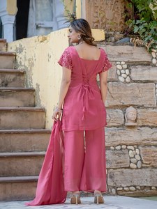 Conjunto de traje indio-pakistaní rosa bordado, kurta y pantalón de georgette pesado para bodas y fiestas. - Product Image 2