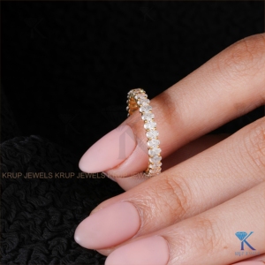 Anillo de eternidad completo con diamantes ovalados cultivados en laboratorio, oro amarillo macizo de 14K, engaste de púas norte-sur, anillos de boda apilables para mujer - Product Image 4