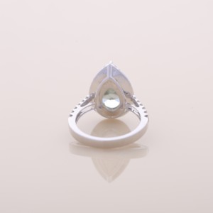 แหวนเพชรทรงลูกแพร์สีเขียวเพาะเลี้ยงในห้องปฏิบัติการ ประดับด้วยเพชรแบบฮาโล วงแหวนแบบพาเว่ ทอง 9K สีเหลือง/ขาว/โรสโกลด์ |   รับรองโดย IGI ชุบโรเดียม หรูหรา สั่งทำพิเศษ - Product Image 3