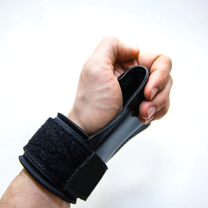 Guantes de palma sin dedos acolchados de EVA para hombres y mujeres, con agarre de goma antideslizante, protección para las manos, para gimnasio, entrenamiento profesional. - Product Image 5