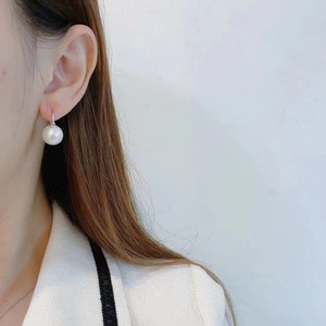 ต่างหูห้อยมุกน้ำจืด Edison รุ่น Ice Queen สำหรับผู้หญิง ดีไซน์หรูหรา ทำจากเงินแท้ S925 ให้แสงสว่างโดดเด่น ไม่ซ้ำใคร - Product Image 4