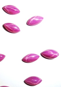 Rubis Étoilé Rose Taille Marquise 4x8 mm 1 Carat Créé en Laboratoire Poli Opaque Cabochon avec Effet Étoile à 6 Branches pour la Fabrication de Bijoux - Product Image 4