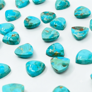 Turquesa Azul Mohave en Forma de Tríguerna, Cabujón, Gema Suelta para Joyería - Product Image 2