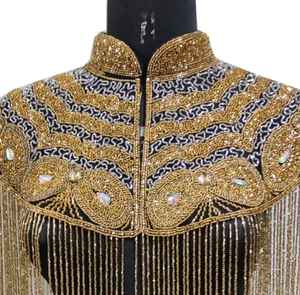 Cape de soirée perlée de créateur avec longues franges, idéale pour la vente en gros - Product Image 4