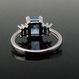 แหวนเงินแท้ประดับอะความารีนทรงบาแกตต์ ดีไซน์ทันสมัย เหมาะสำหรับเป็นแหวนหมั้น แหวนแทนใจ หรือของขวัญวันครบรอบแต่งงาน (ประจำเดือนมีนาคม) - Product Image 2