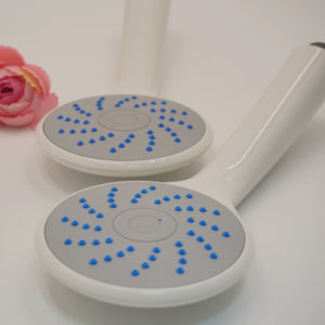 Ducha de Mano Minimalista Blanca de ABS para Baño, Tipo de Rociado Único, Fácil Instalación y Servicio de Logotipo OEM - Product Image 1