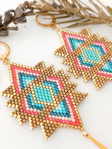 Pendientes de cuentas de alta calidad para pedidos al por mayor, con acabado brillante, personalizados de fábrica, para suministro global - Product Image 4