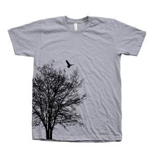 Camiseta Verde para Hombre con Estampado de Árbol y Pájaro, Manga Corta, Cuello Redondo, Diseño Casual, Corte Regular, 100% Algodón Jersey - Product Image 2