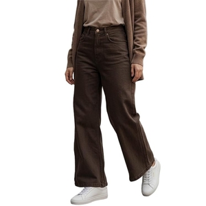 Jeans pour femmes à taille haute, coupe régulière, jambe large, effet délavé - Product Image 1