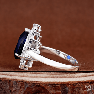 Bague de fiançailles élégante en or blanc 10 carats avec diamant solitaire en forme de poire de 2 carats cultivé en laboratoire et sertissage à tige cintrée - Product Image 3