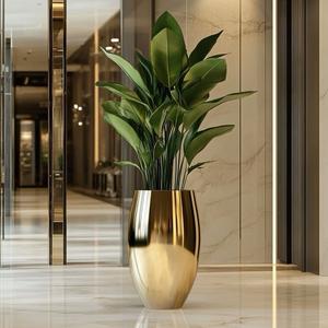 Macetas modernas de latón martillado para el hogar y el jardín, hechas a mano por proveedores indios para exportación a granel. - Product Image 5