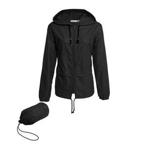 Veste de randonnée imperméable à capuche noire pour femme, manches longues, fermeture éclair, cordon de serrage, coupe régulière, vêtements d'extérieur pour le printemps - Product Image 1