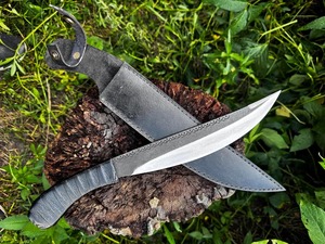 Couteau de chasse personnalisé en acier au carbone, lame à pointe tombante, manche en cuir, couteau de survie en plein air, non réglable - Product Image 1