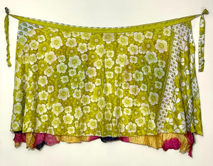 Falda de Sari de Seda Reversible Hecha a Mano, Vestido Halter de Doble Capa con Diseño Cruzado hasta el Suelo, Vestido Tubo Floral de Seda Reciclada con Cinturón - Product Image 6