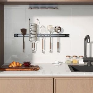 Set di 6 Strisce Organizzatrici Magnetiche Nere in Acciaio al Carbonio per un Spazio di Lavoro Ordinato e Stoccaggio a Parete - Product Image 6