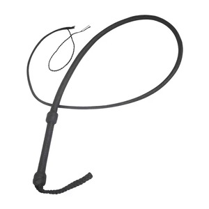 Fusta ecuestre de alto rendimiento, flexible y duradera, con agarre seguro para entrenamiento y disciplina ecuestre. - Product Image 3