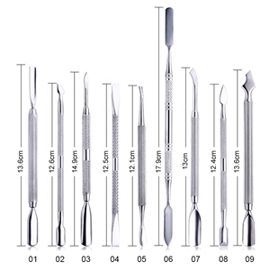 Ensemble d'outils de soin des ongles en argent de qualité supérieure avec pousse-cuticules et instruments de nettoyage pour manucure et pédicure professionnelle - Product Image 1