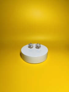 ต่างหูเพชรทรงกลมเจียระไนแบบบริลเลียนท์ ทอง 14K เพชรเลี้ยงในห้องปฏิบัติการ ประดับเพชรเติมเต็ม เหมาะสำหรับเป็นของขวัญหมั้นและงานแต่งงานสำหรับผู้หญิง - Product Image 1