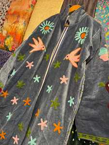 Manteau Suzani en velours brodé, veste de festival bohème, vêtement d'extérieur à motifs floraux et oiseaux, manteau Suzani Love - Product Image 6