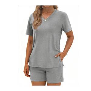 ชุดลำลองผู้หญิง 2 ชิ้น เสื้อยืดคอวีและกางเกงขาสั้น ชุดผ้าฝ้ายนุ่มใส่สบายสำหรับฤดูร้อน ชุดเข้าชุด ขายส่ง OEM ชุดแฟชั่นทันสมัย - Product Image 2