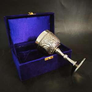 Cáliz de latón hecho a mano estilo medieval, copa de vino con detalles grabados, vasos para vino, vasos para cerveza, diseño en relieve de latón. - Product Image 3