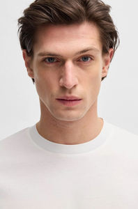 Camiseta Blanca Premium para Hombre, 100% Algodón Tejido, Corte Holgado y Cómodo, para Uso Diario y Formal, Estilo Moderno - Product Image 2