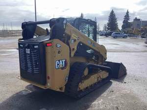 Chargeuse compacte sur chenilles CAT 265 d'occasion, modèle 2022, avec godet frontal pour travaux de construction et agricoles - Product Image 4