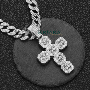 Pendentif croix unisexe en argent 925 plaqué or avec diamant de laboratoire taille brillant rond pour usage quotidien - Product Image 4