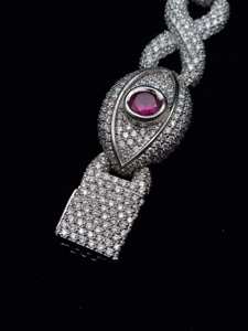 Bracelet de luxe pour femme Infinity Link Eye en or blanc 14 carats avec diamant de laboratoire taille brillant couleur D et sertissage pavé de rubis rouges - Product Image 3