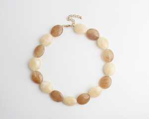 Collier en résine perlée pour femme, forme cœur, fait main, style tendance, bijoux pour fêtes et mariages - Product Image 3