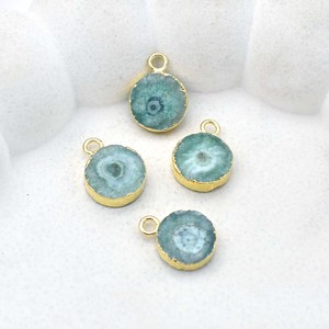 Pendentif Rond en Quartz Solaire Émeraude avec Bordure Plaqué Or, Breloque en Pierre Précieuse, Fourniture pour la Fabrication de Bijoux Bohèmes Tendance - Product Image 6