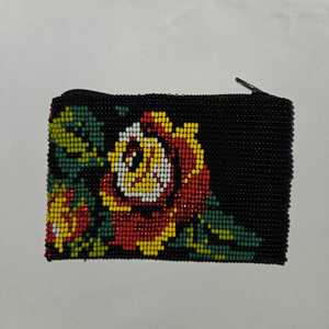 Porte-monnaie perlé fait main : motif rose en verre tchèque - Product Image 2