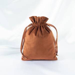 Fournisseur en gros de pochettes à bijoux en satin, sacs de rangement décoratifs pour boutiques, bijoutiers et magasins de cadeaux - Product Image 4