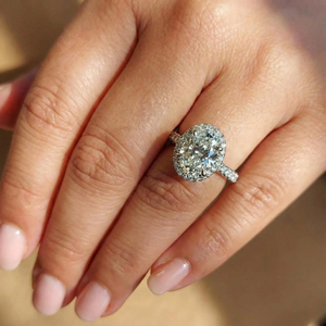 Bague de fiançailles en platine avec diamant ovale, halo et bande pavée, diamants naturels certifiés GIA couleur D, pierre classique pour femme - Product Image 4