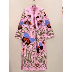 Veste kimono longue en coton rose, brodée à la main avec des papillons, style Suzani, pour femmes - Product Image 1