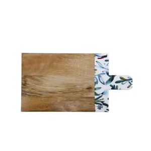 Planche à découper élégante en bois et résine rouge, design moderne, indispensable pour la cuisine, fantastiques blocs de découpe - Product Image 3