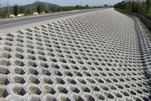 Moule en plastique hexagonal pour dalle de béton avec trou hexagonal - Product Image 4