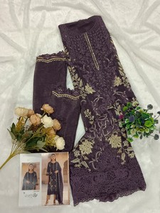 Salwar Kameez de Seda Semi-Cosido con Bordado y Lentejuelas, Estilo Moderno para Bodas, Fiestas y Diwali - Product Image 6