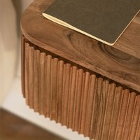 Table de chevet rectangulaire Vandana Nova Optima 35x30 cm en bois d'acacia Biljandi