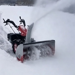 Équipement de déneigement durable pour les fortes tempêtes de neige hivernales avec une construction robuste, des performances élevées et un dégagement efficace des surfaces extérieures - Product Image 3