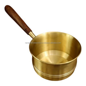 Poêle à thé en laiton au design moderne avec poignée en bois pour faire bouillir le thé, le café, le lait et cuisiner - Product Image 3