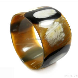 Brazaletes Clásicos HeritageCurve de Cuerno, Anchos Surtidos, Acabado Natural, Elegancia Artesanal, Accesorios de Moda Ecológicos, Set Premium - Product Image 5